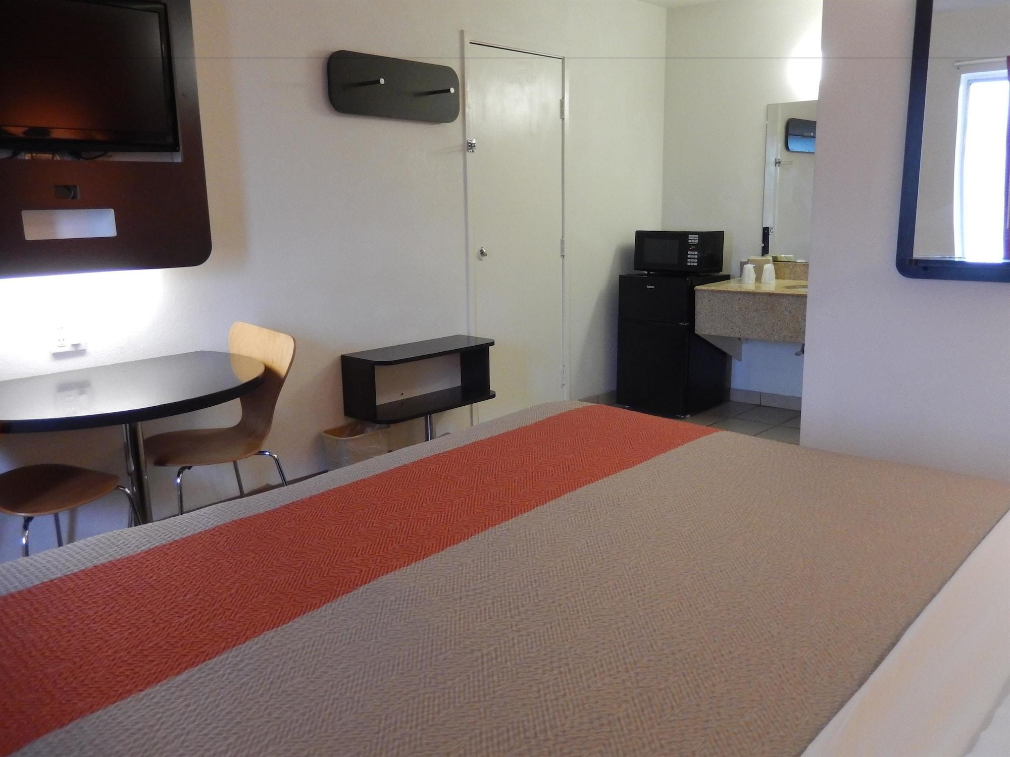 Motel 6-Clute, Tx מראה חיצוני תמונה