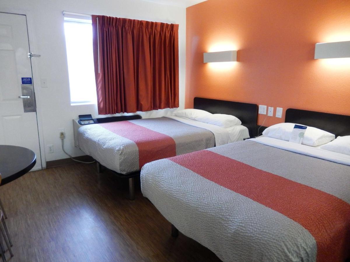 Motel 6-Clute, Tx מראה חיצוני תמונה