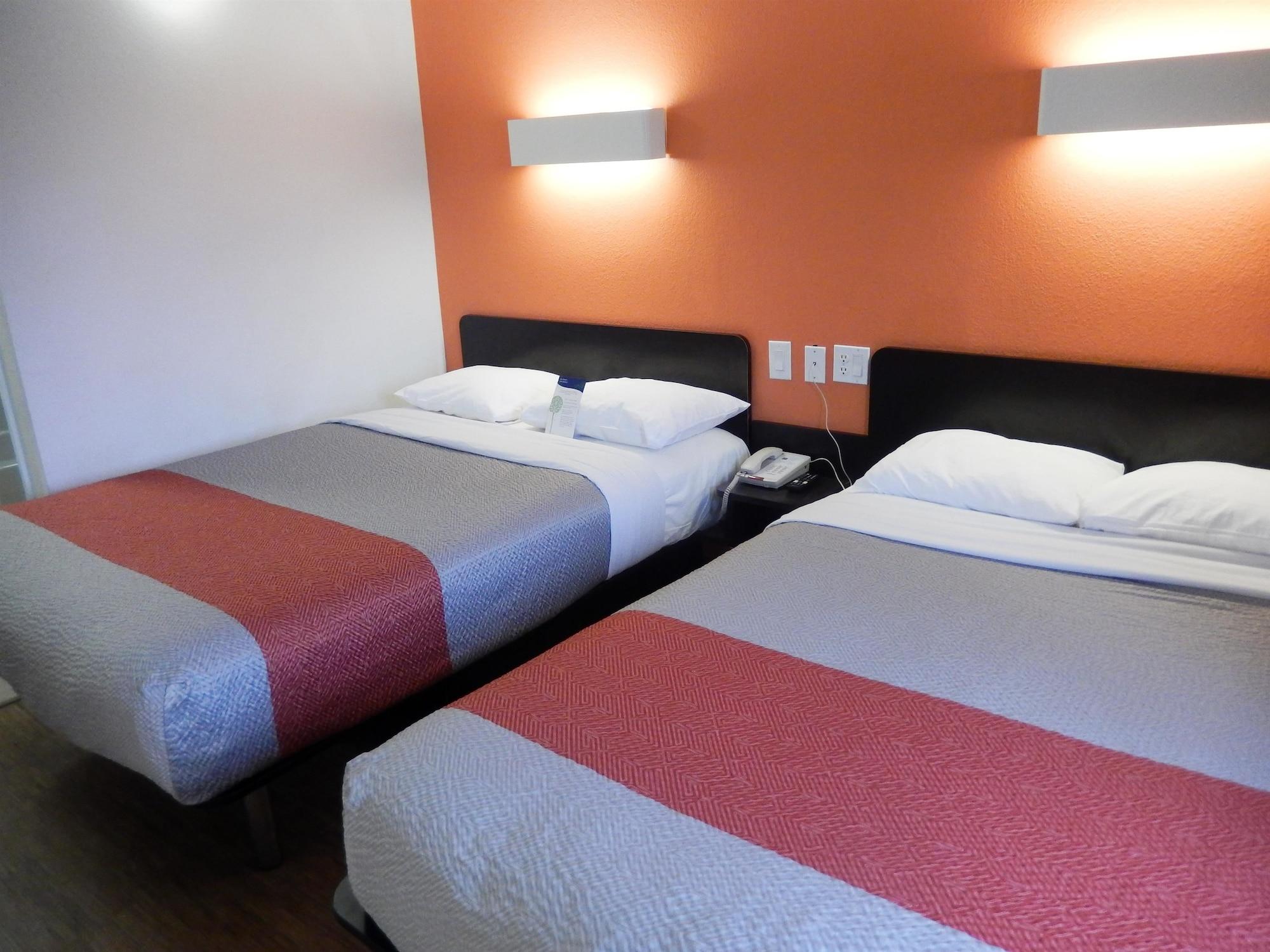 Motel 6-Clute, Tx מראה חיצוני תמונה