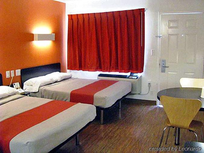 Motel 6-Clute, Tx מראה חיצוני תמונה