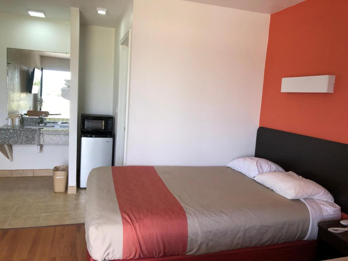Motel 6-Clute, Tx מראה חיצוני תמונה