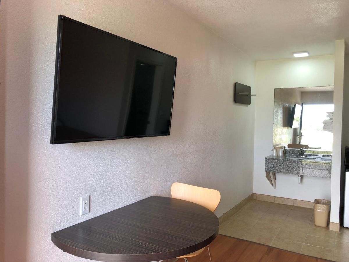 Motel 6-Clute, Tx מראה חיצוני תמונה