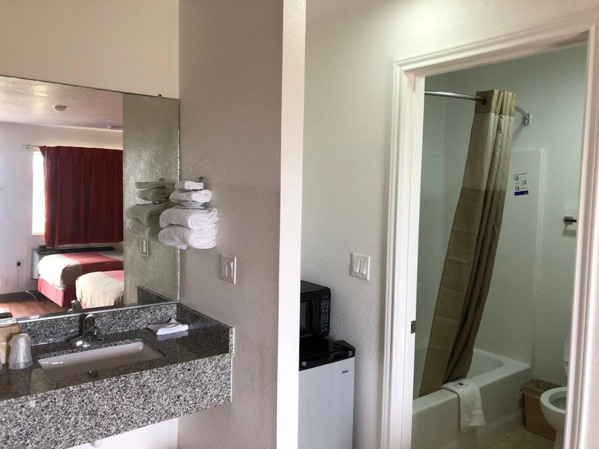 Motel 6-Clute, Tx מראה חיצוני תמונה